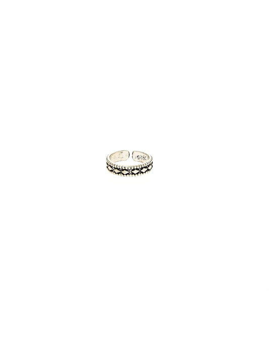 Radiant Antique Toe Ring in 92.5 Silver