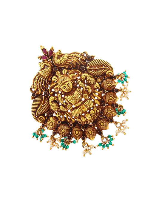 Majestic Lakshmi Pendant: Heritage Elegance