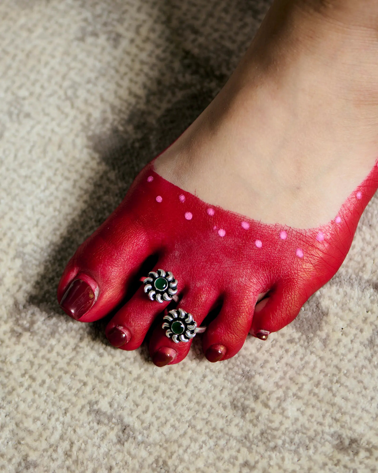 Emerald Elegance Toe Ring