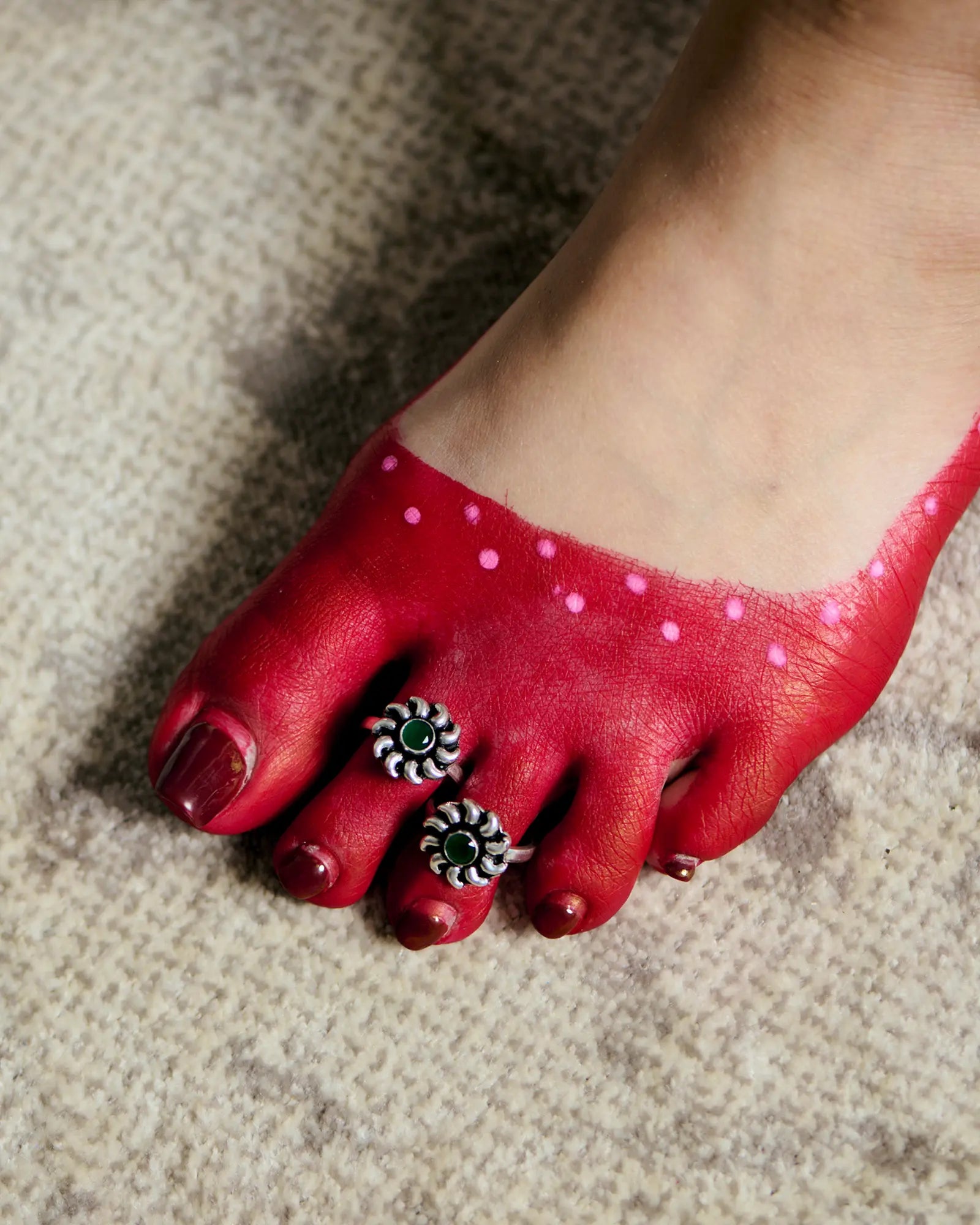 Emerald Elegance Toe Ring