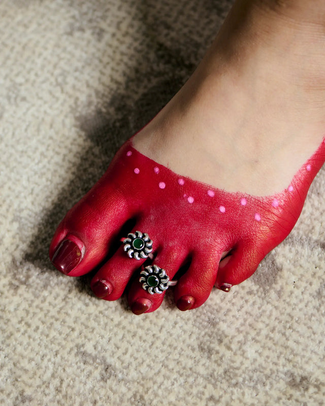 Emerald Elegance Toe Ring