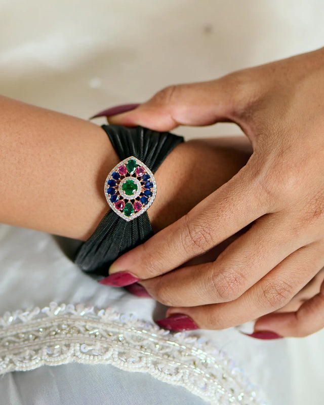 Glamour Bow Kada: Luxe Elegance