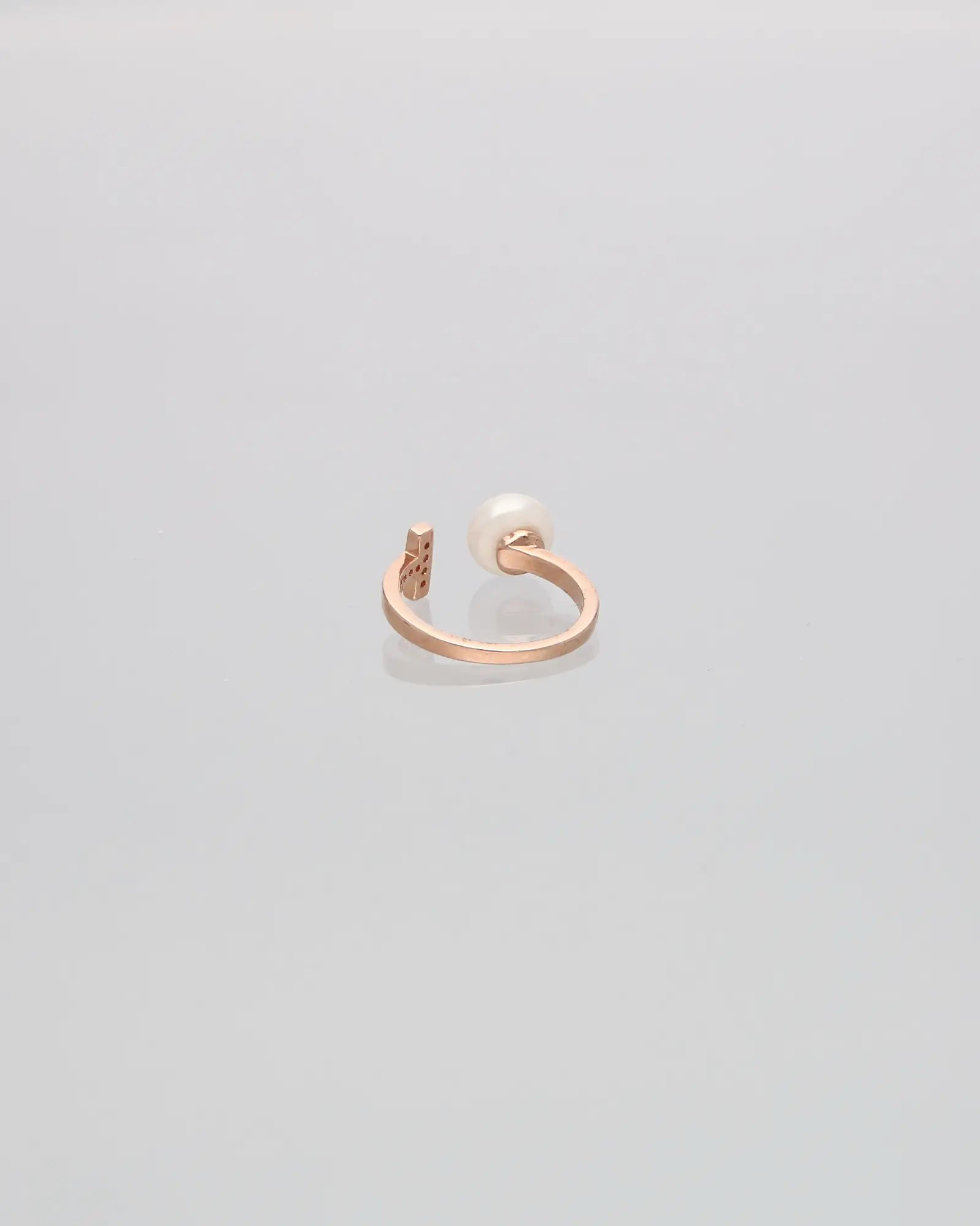 Glimmering Pearl Garden Ring