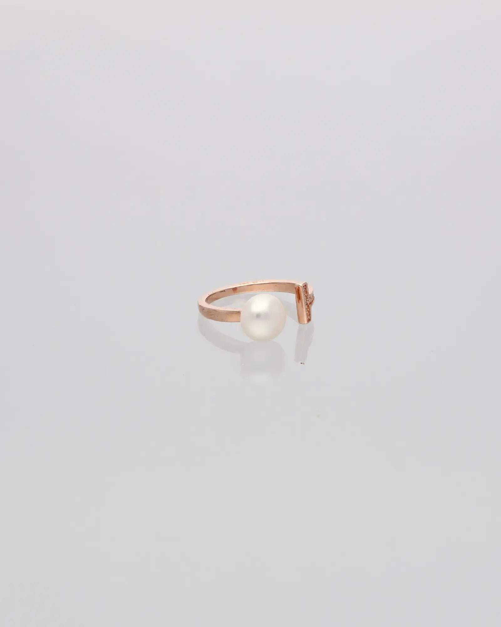 Glimmering Pearl Garden Ring