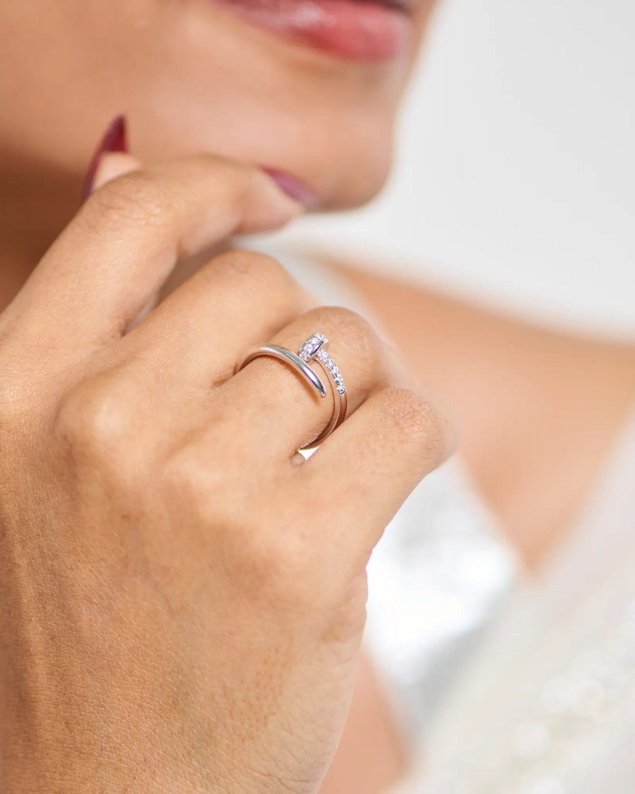 Twinkle Nail Ring: Glam in Every Angle!
