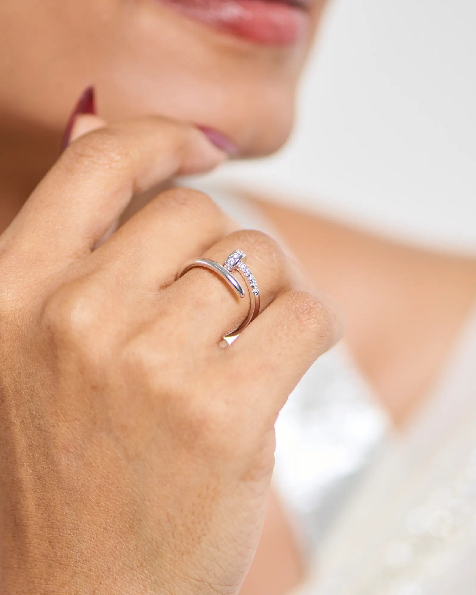 Twinkle Nail Ring: Glam in Every Angle!