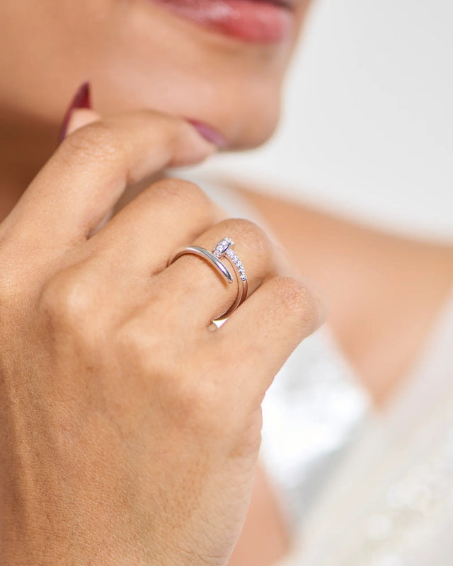 Twinkle Nail Ring: Glam in Every Angle!