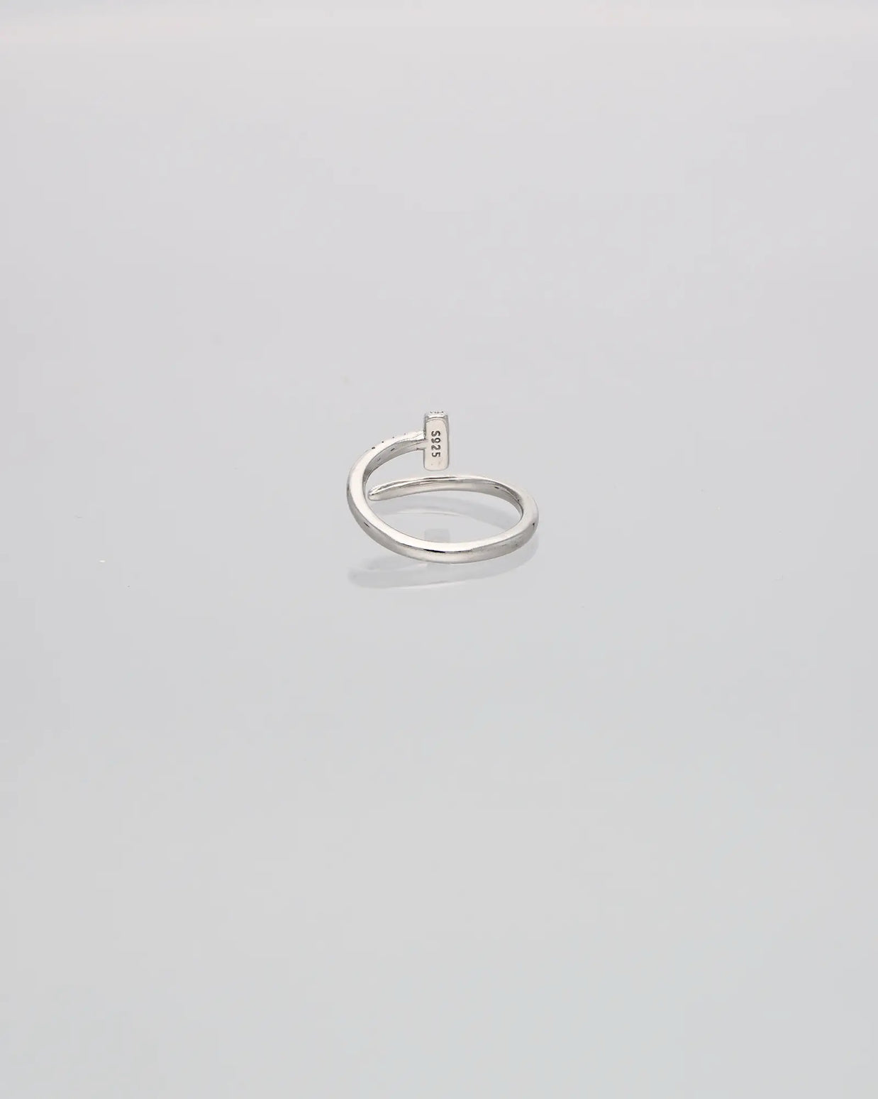 Twinkle Nail Ring: Glam in Every Angle!