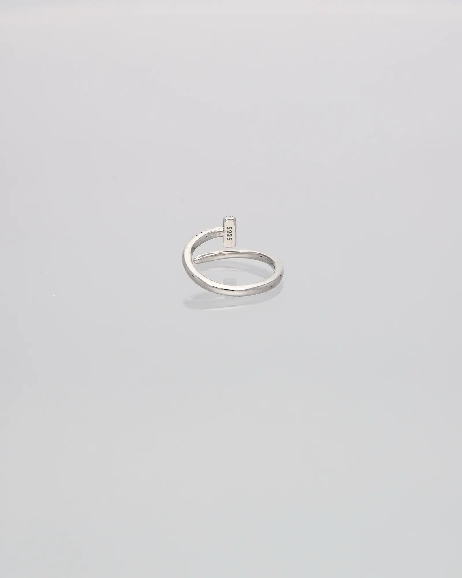 Twinkle Nail Ring: Glam in Every Angle!