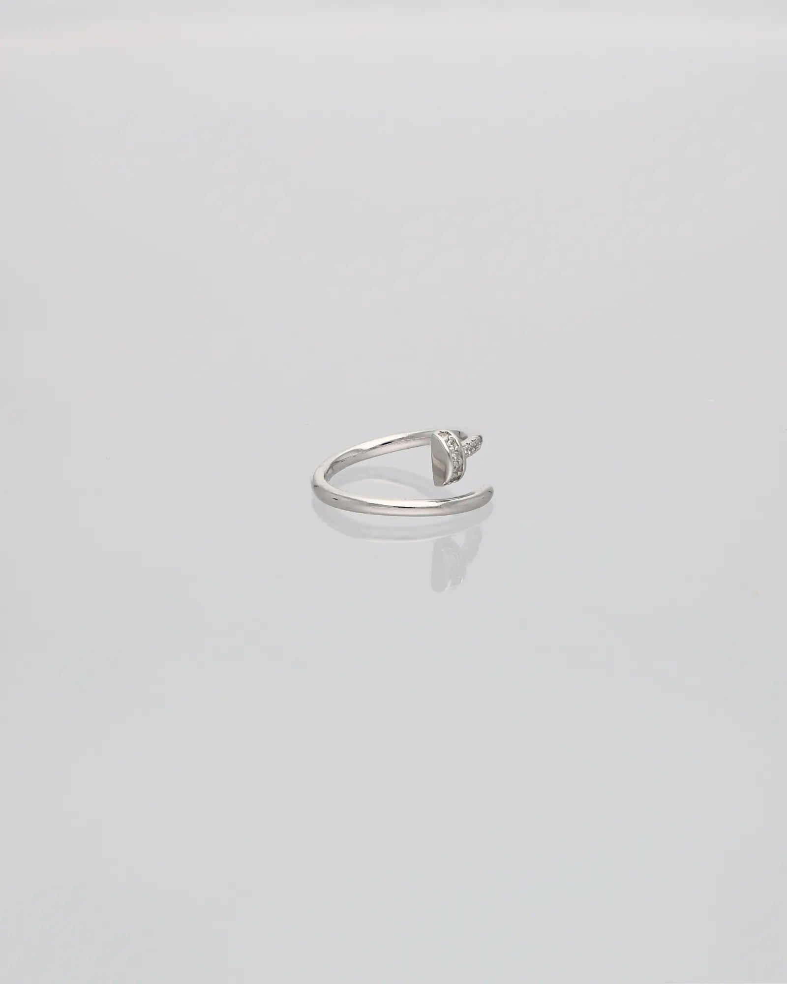 Twinkle Nail Ring: Glam in Every Angle!