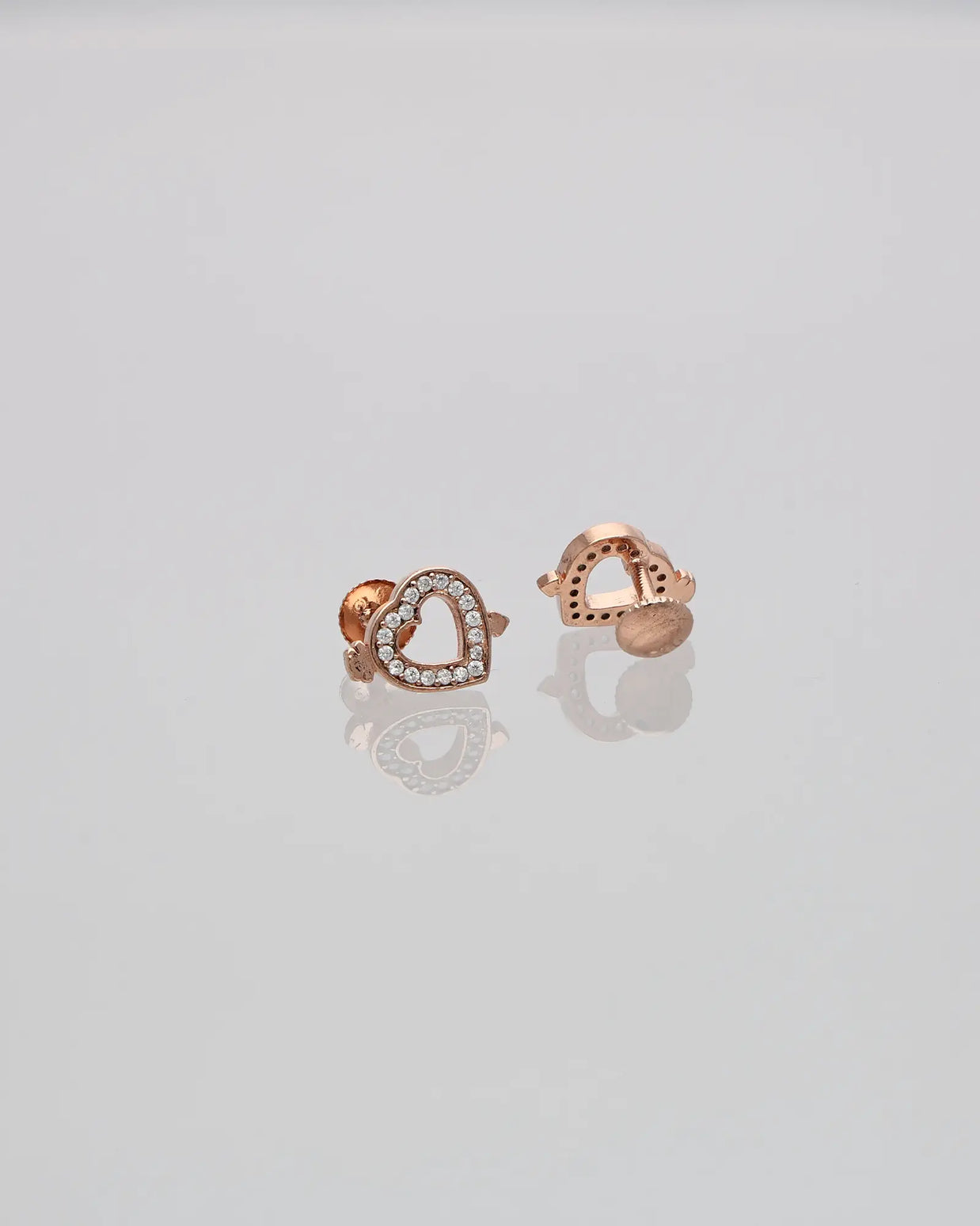 Heartfelt Arrow Studs: Love in Gold
