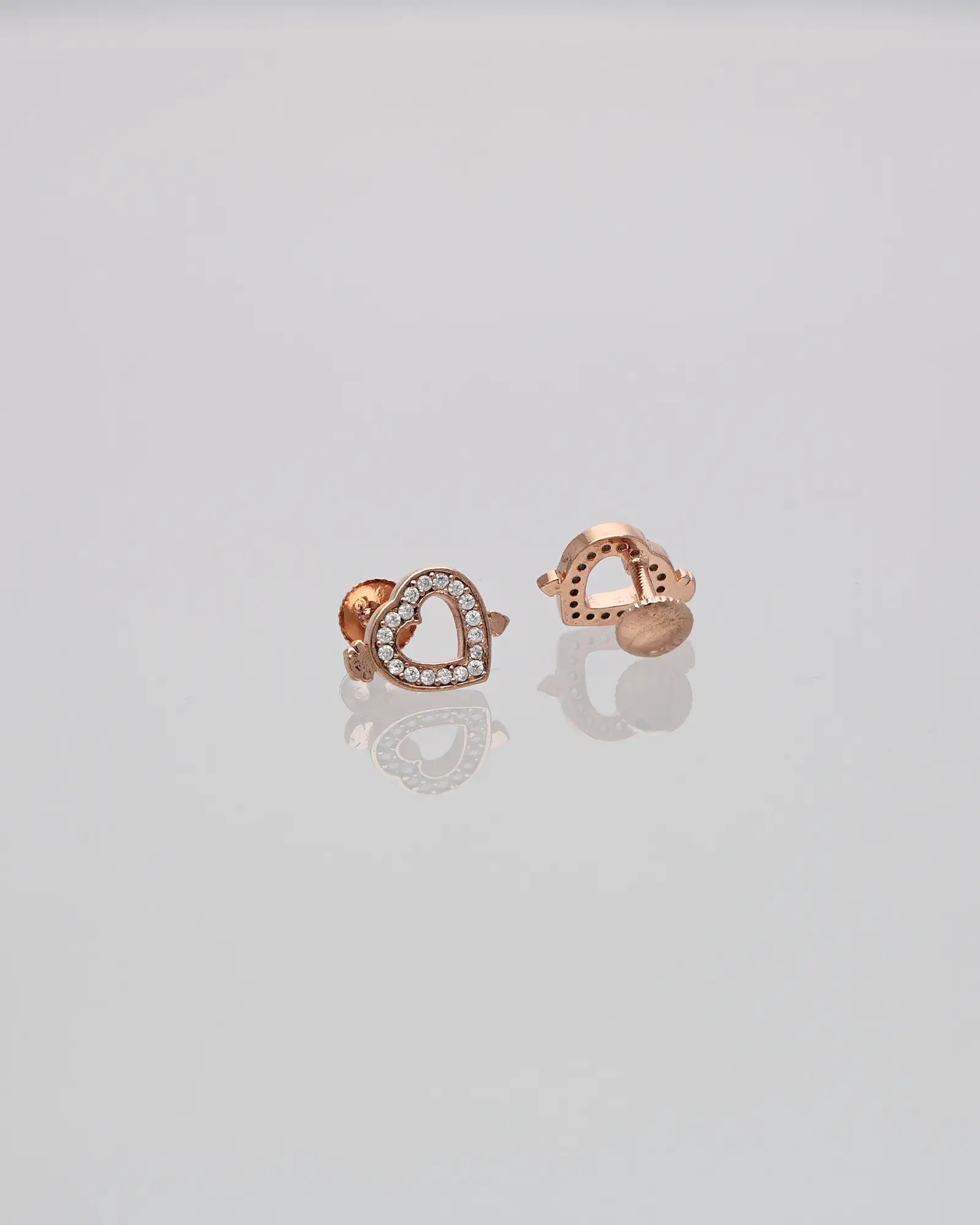 Heartfelt Arrow Studs: Love in Gold