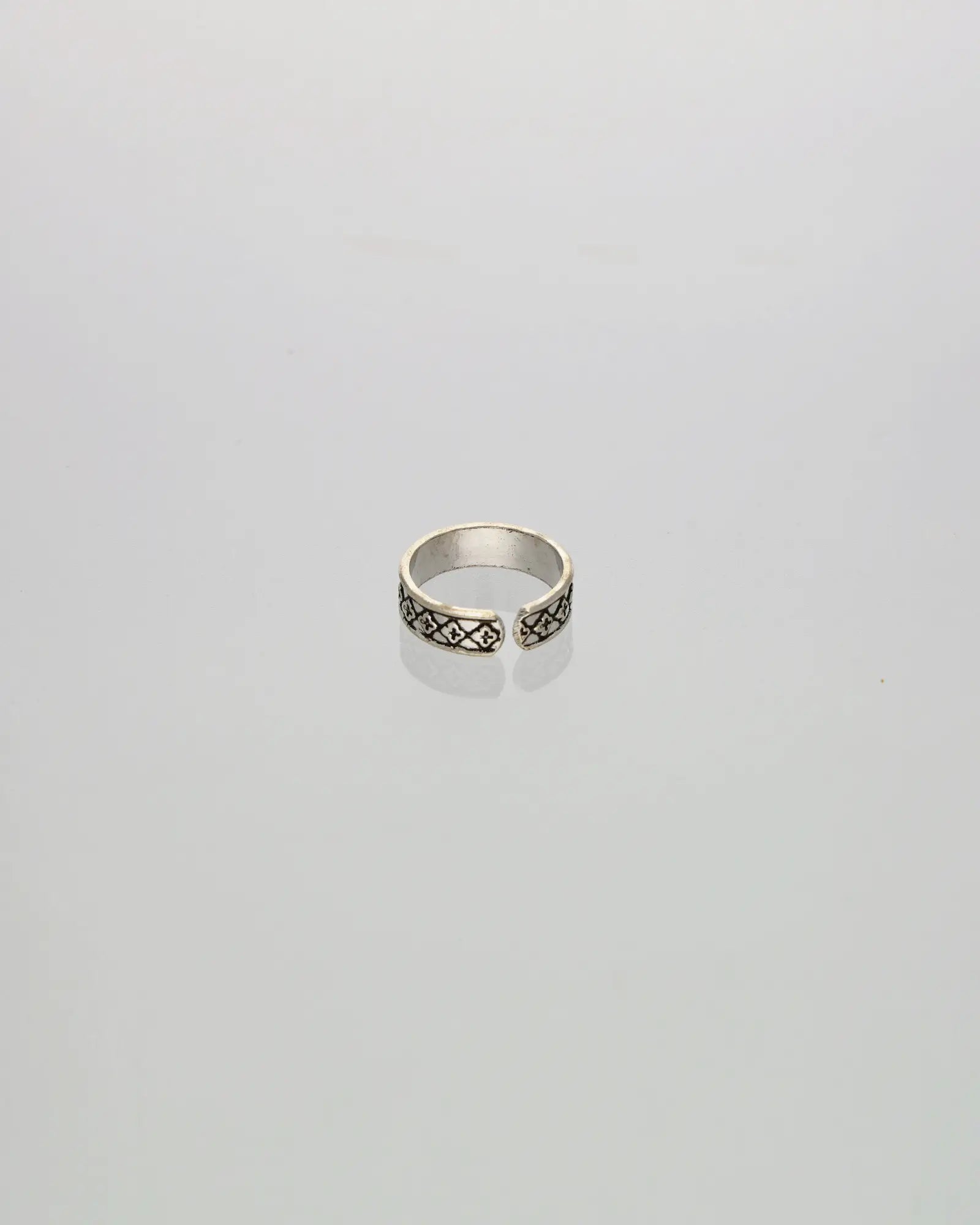 Petal Charm Toe Ring