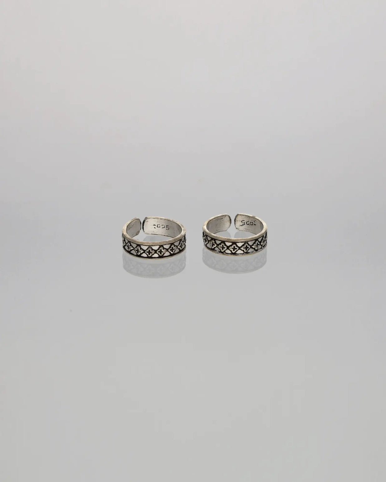 Petal Charm Toe Ring
