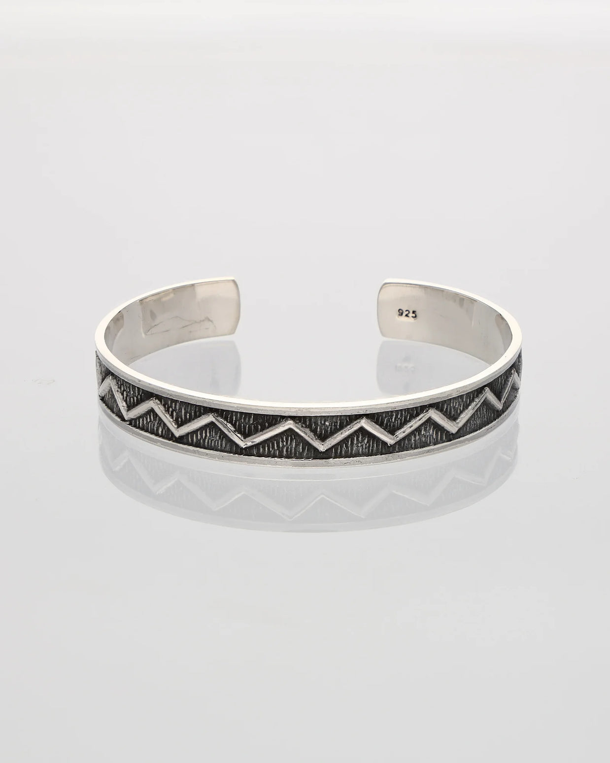 Regal Intrigue Antique Kada