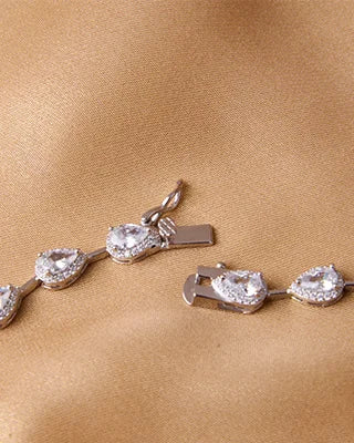 Emerald Aura Silver Statement Necklace  in 92.5 Silver