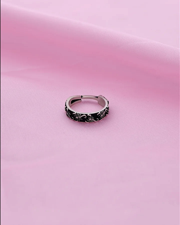 Vintage Oxidized Silver Ring in 92.5 Silver