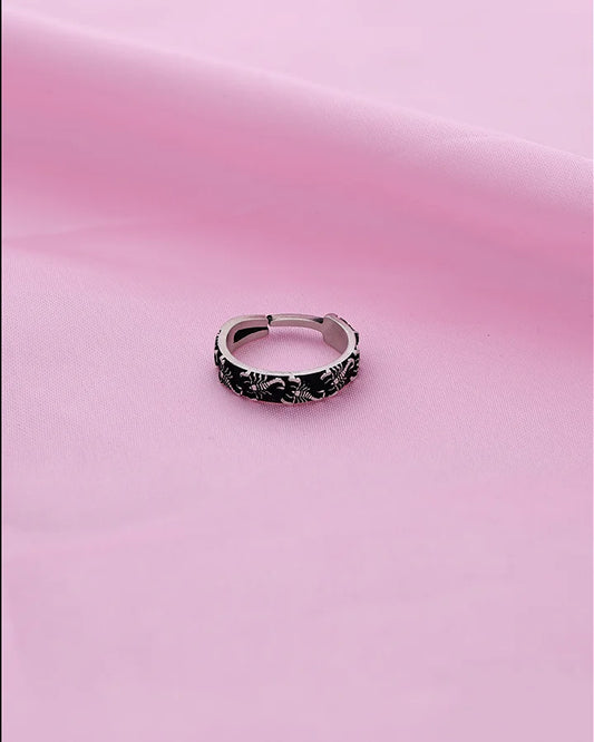 Vintage Oxidized Silver Ring in 92.5 Silver