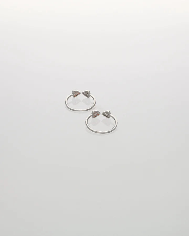 Triona Shimmer Arc Toe Ring in 92.5 Silver