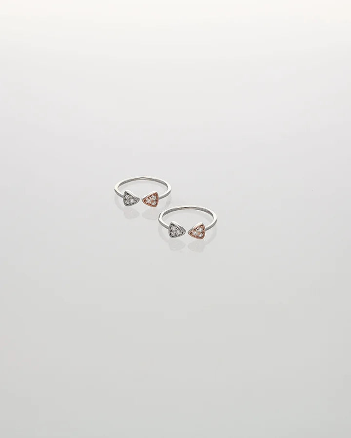 Triona Shimmer Arc Toe Ring in 92.5 Silver