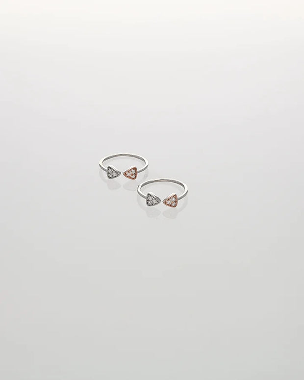 Triona Shimmer Arc Toe Ring in 92.5 Silver