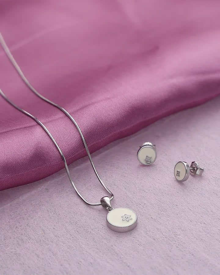 GleamWhite Pendant Set in 92.5 Silver