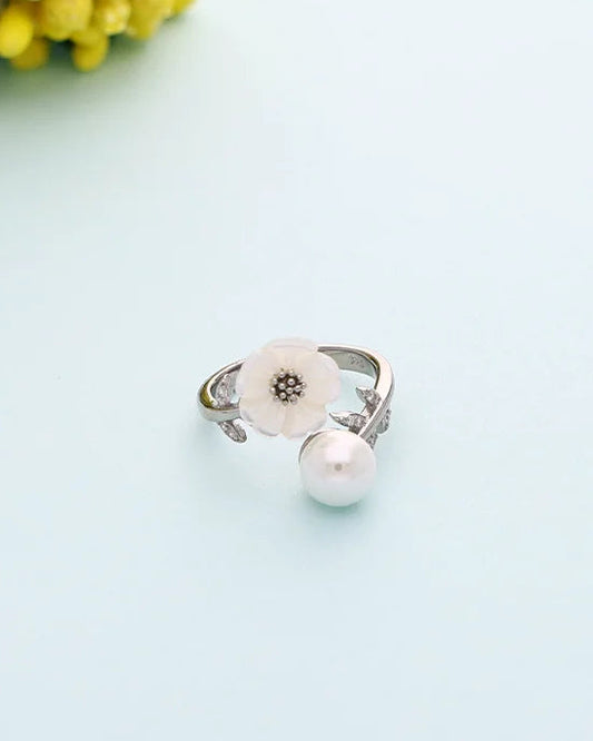 Verdelle Pearl Leaf Ring in 92.5 Silver