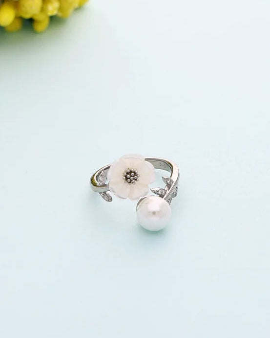Verdelle Pearl Leaf Ring in 92.5 Silver