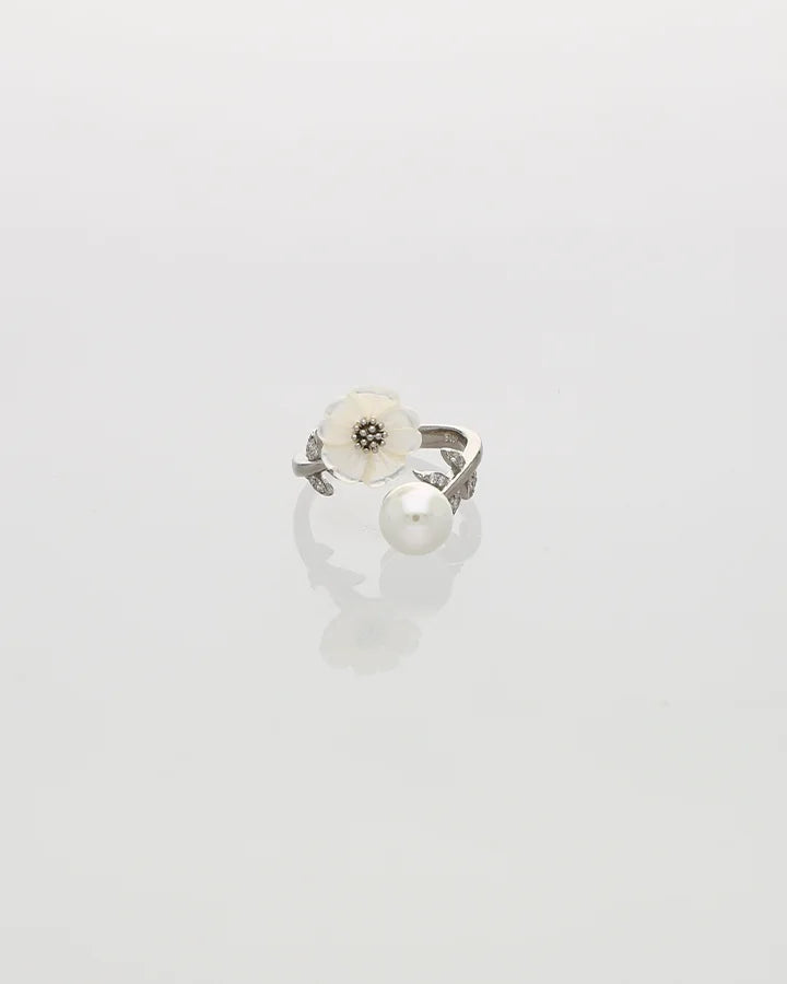 Verdelle Pearl Leaf Ring in 92.5 Silver