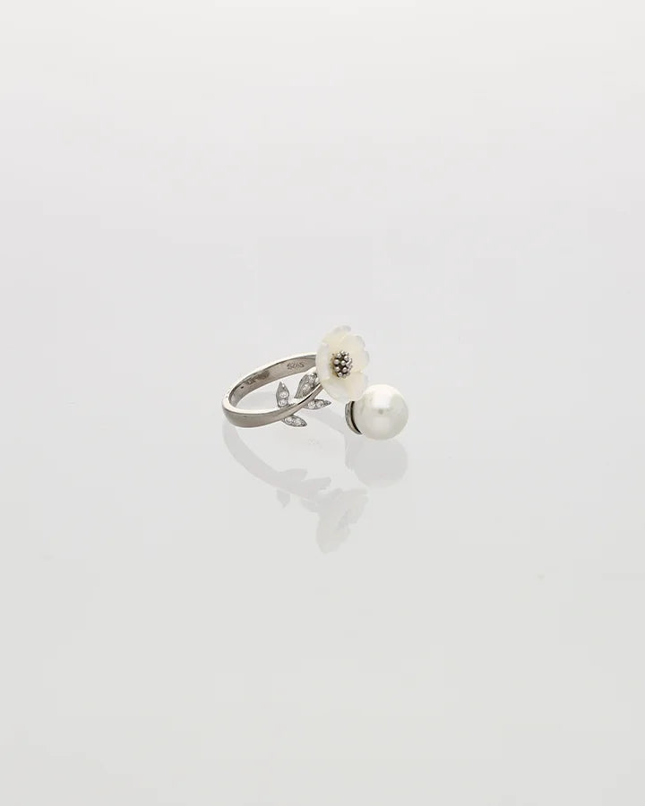 Verdelle Pearl Leaf Ring in 92.5 Silver