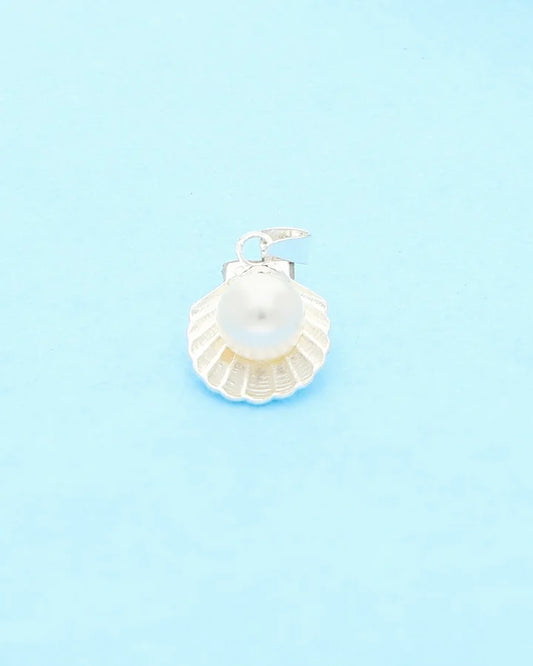 Seashella Pearl Crest Pendant in 92.5 Silver