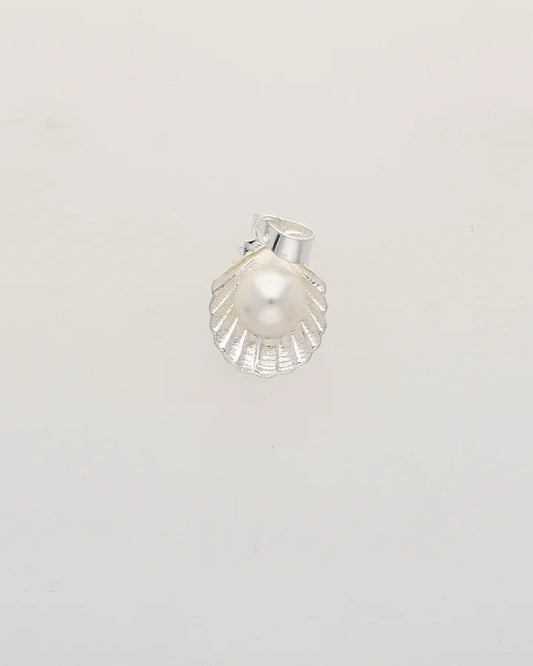 Seashella Pearl Crest Pendant in 92.5 Silver